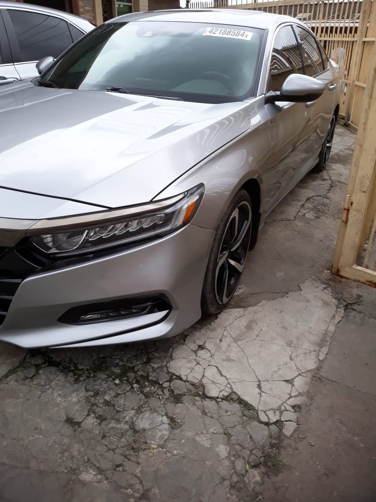 
								2018 HONDA ACCORD SPORT full									